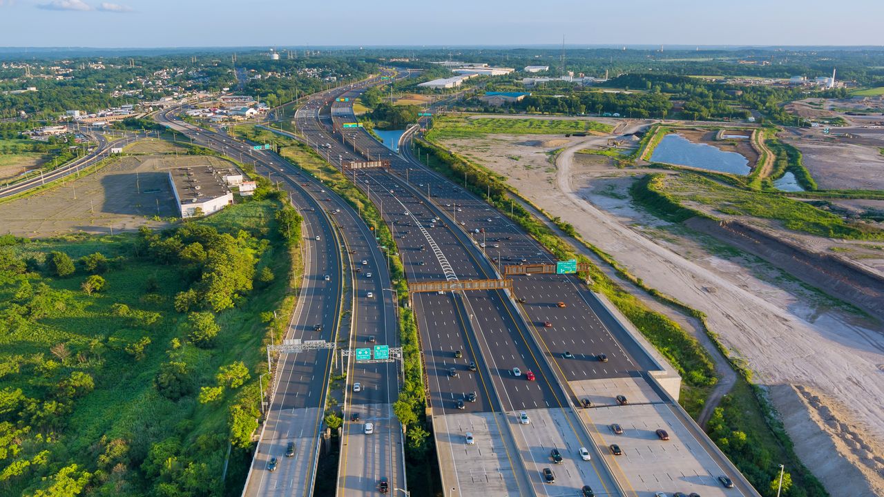 The Environmental Impact of Electric Cars: Emissions Reduction & Renewable Energy