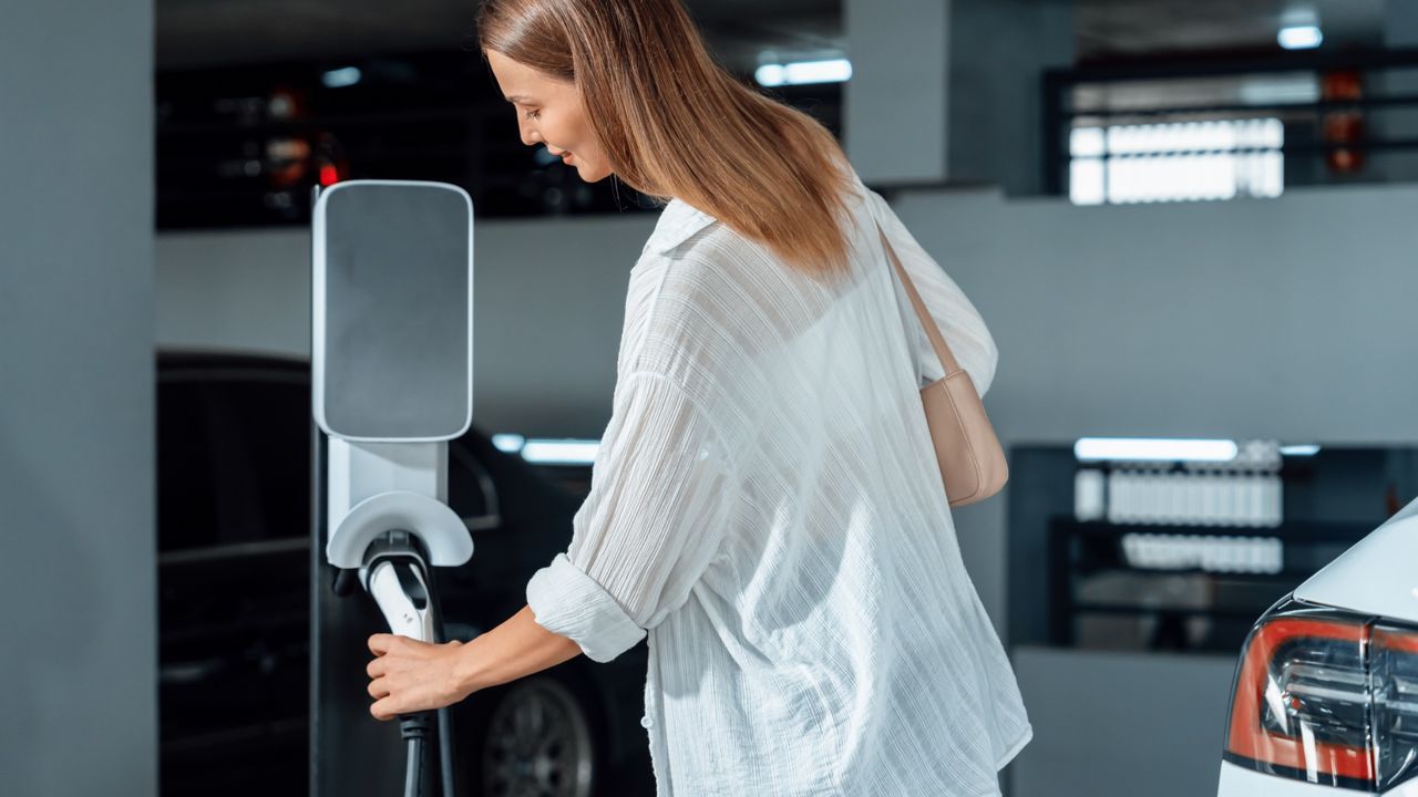 Monitoring EV Charging Sessions: Efficiency and Optimization