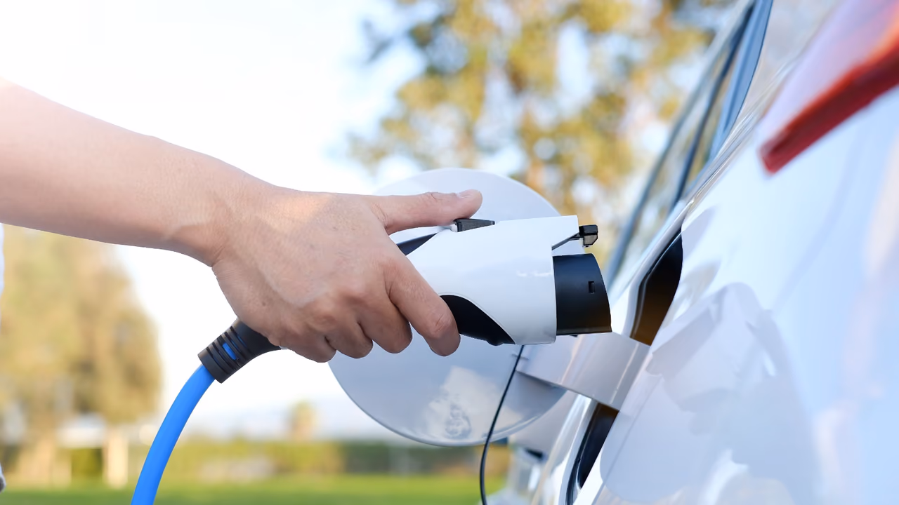 Electric Vehicles Struggle in Small Towns
